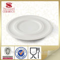 Gros articles en vrac, vaisselle blanche, assiettes servant des plats